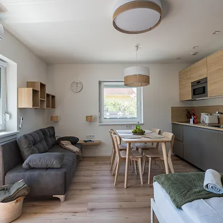 Ξενοδοχείο με διαμερίσματα Balatonic Lime Apartmanhaz 4*