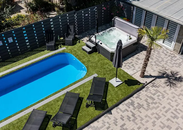 Balatonic Lime Apartmanhaz 4* 시오포크